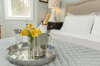 Craigleith Manor Bed & Breakfast Collingwood Ngoại thất bức ảnh